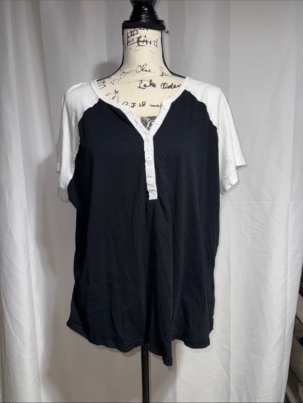 Torrid Two-Tone Short Sleeve Henley Top - Black and White